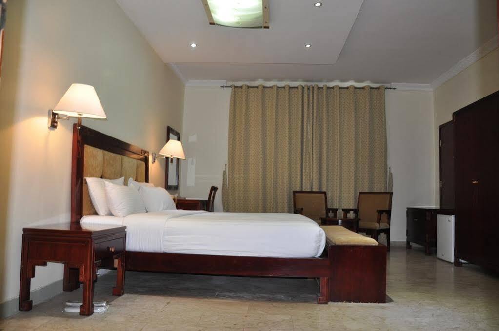 Oyo 366 Waves Hotel Ajman Eksteriør bilde